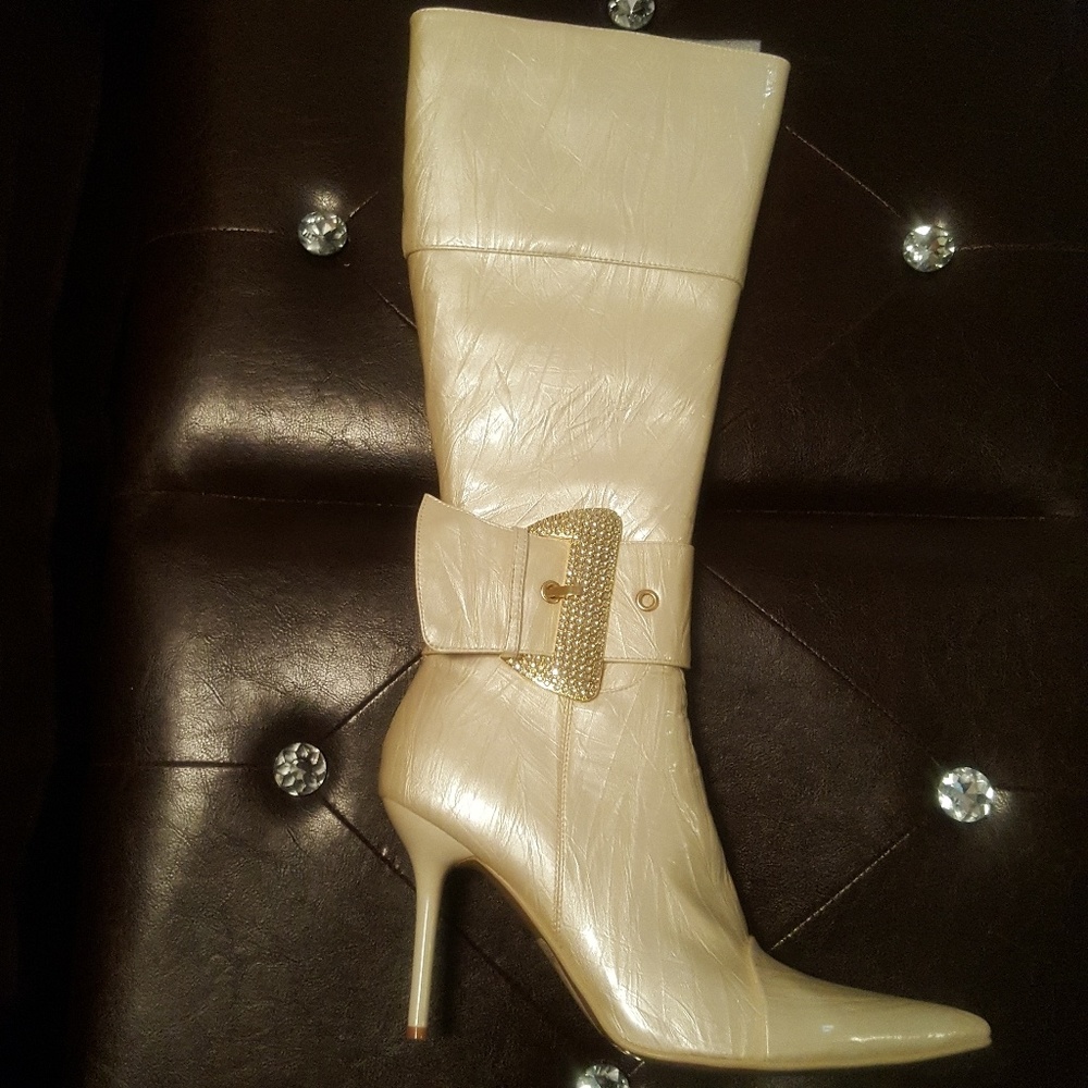 Elegance at a glance! Women's knee length boots😍